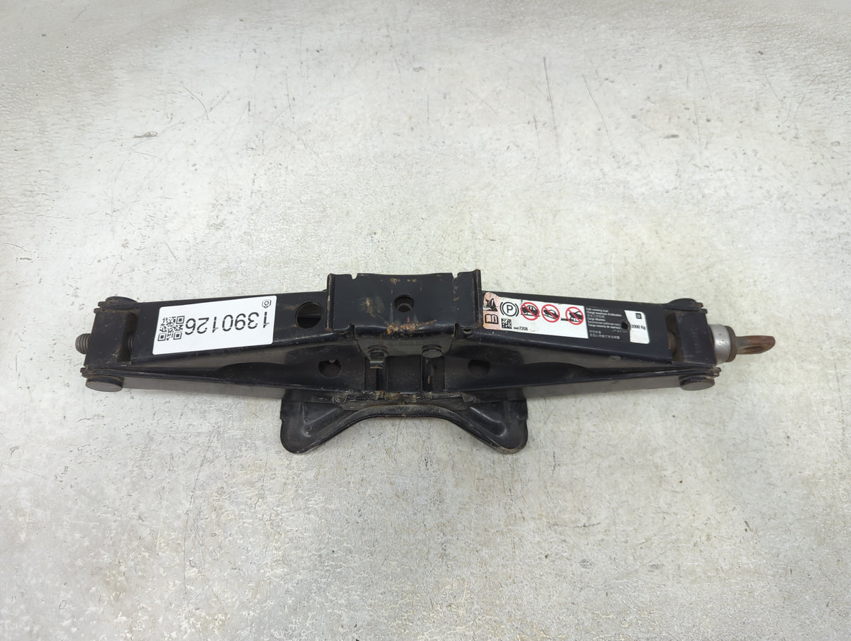 2010 Ford Mustang Spare Scissor Car Jack 1390126 - Oemusedautoparts1.com