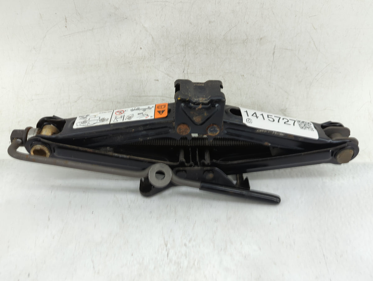 2010 Ford Mustang Spare Scissor Car Jack 1415727 - Oemusedautoparts1.com