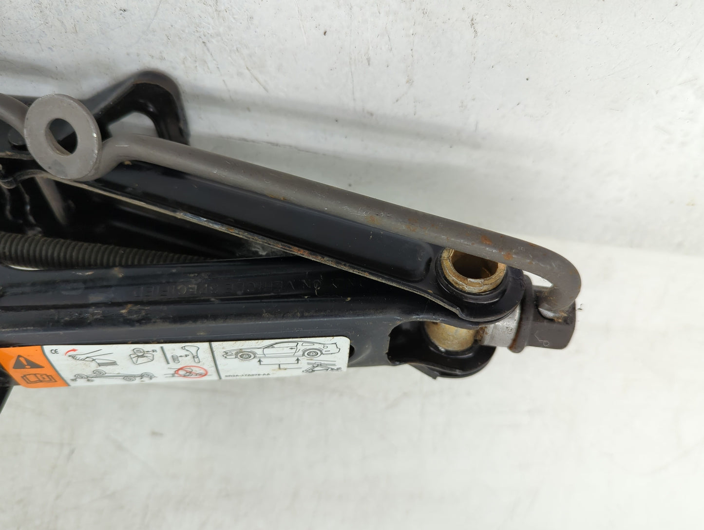 2010 Ford Mustang Spare Scissor Car Jack - Oemusedautoparts1.com