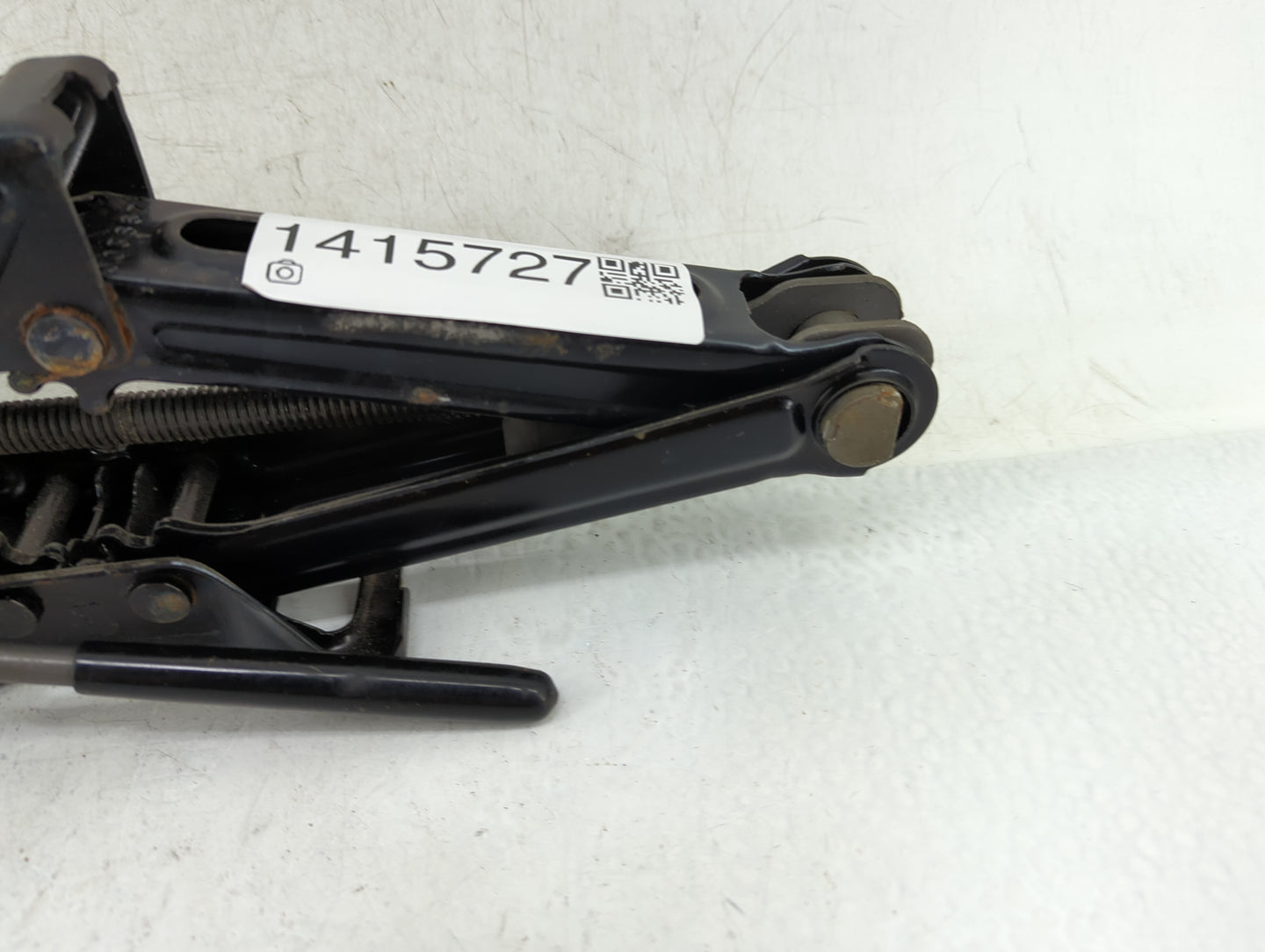 2010 Ford Mustang Spare Scissor Car Jack - Oemusedautoparts1.com