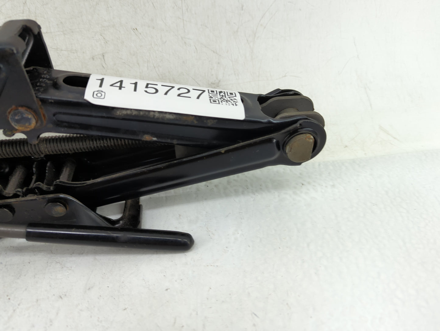 2010 Ford Mustang Spare Scissor Car Jack - Oemusedautoparts1.com