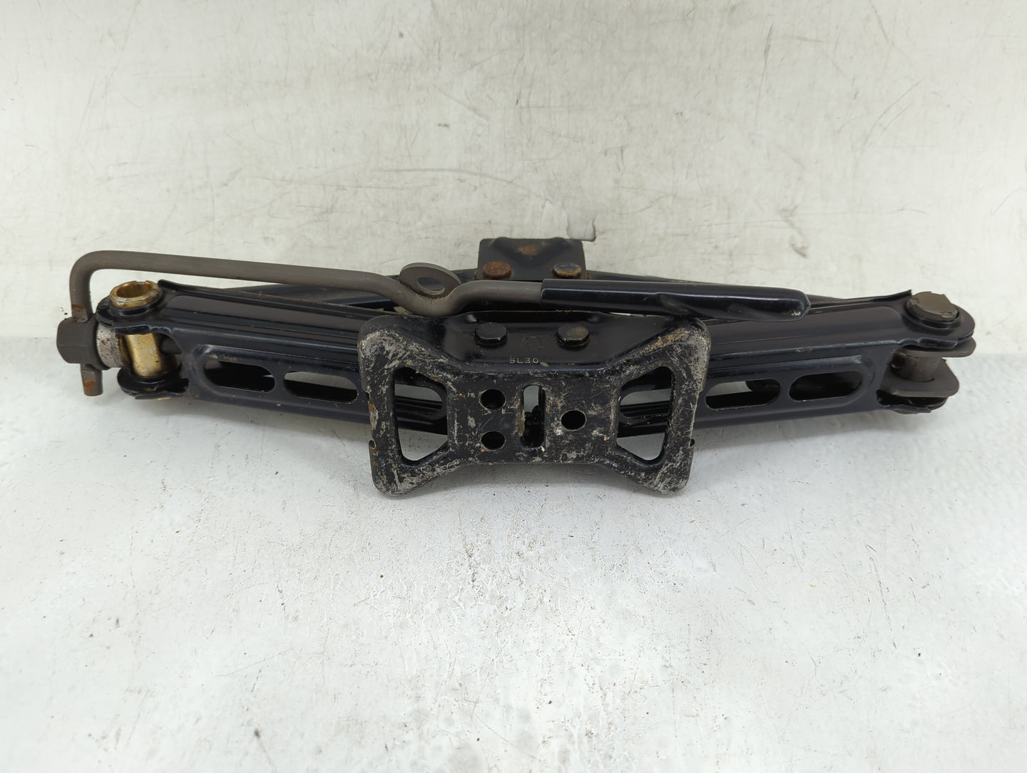 2010 Ford Mustang Spare Scissor Car Jack - Oemusedautoparts1.com