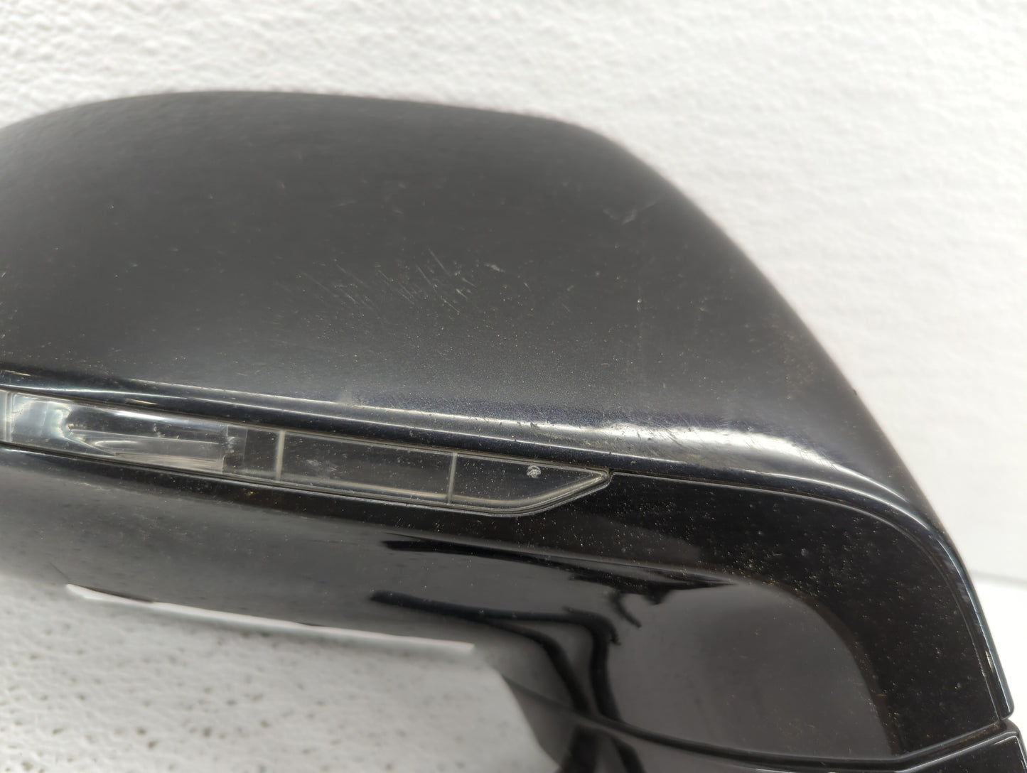 2010 Ford Mustang Driver Side View Mirror - Left Door Mirror OEM Used - Oemusedautoparts1.com