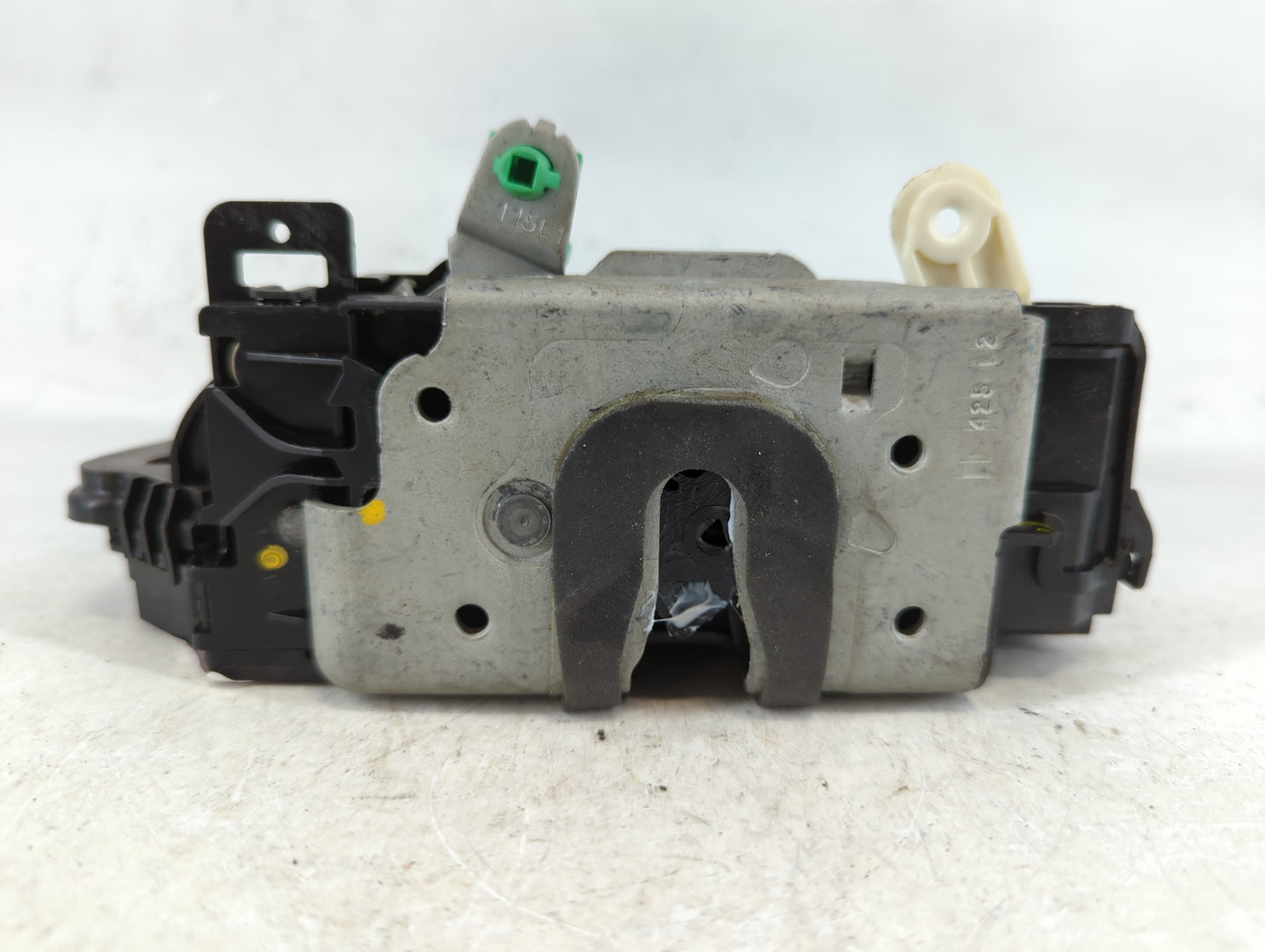 2010 Ford Mustang Front Right Passenger Lock Actuator - Oemusedautoparts1.com