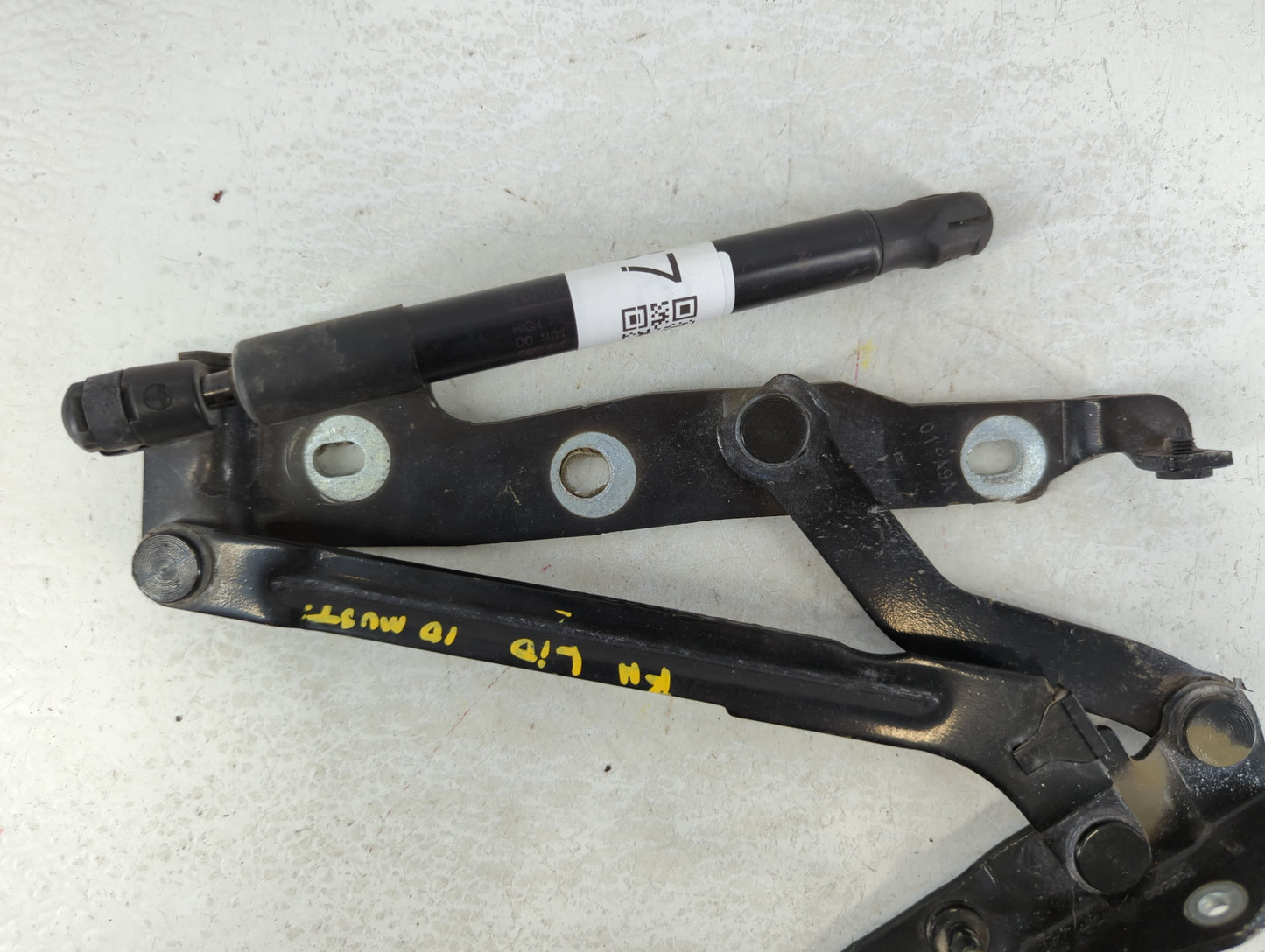 2010 Ford Mustang Driver Left Hood Hinge - Oemusedautoparts1.com