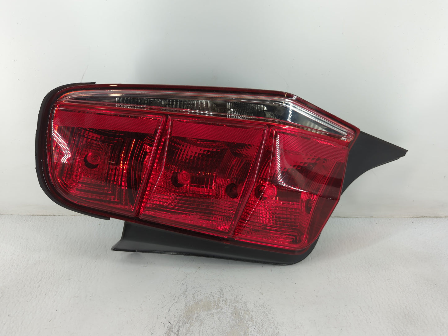 2010-2012 Ford Mustang Tail Light Assembly Passenger Right OEM P/N:FR567-U00D2-SD Fits Fits 2010 2011 2012 OEM Used Auto Par