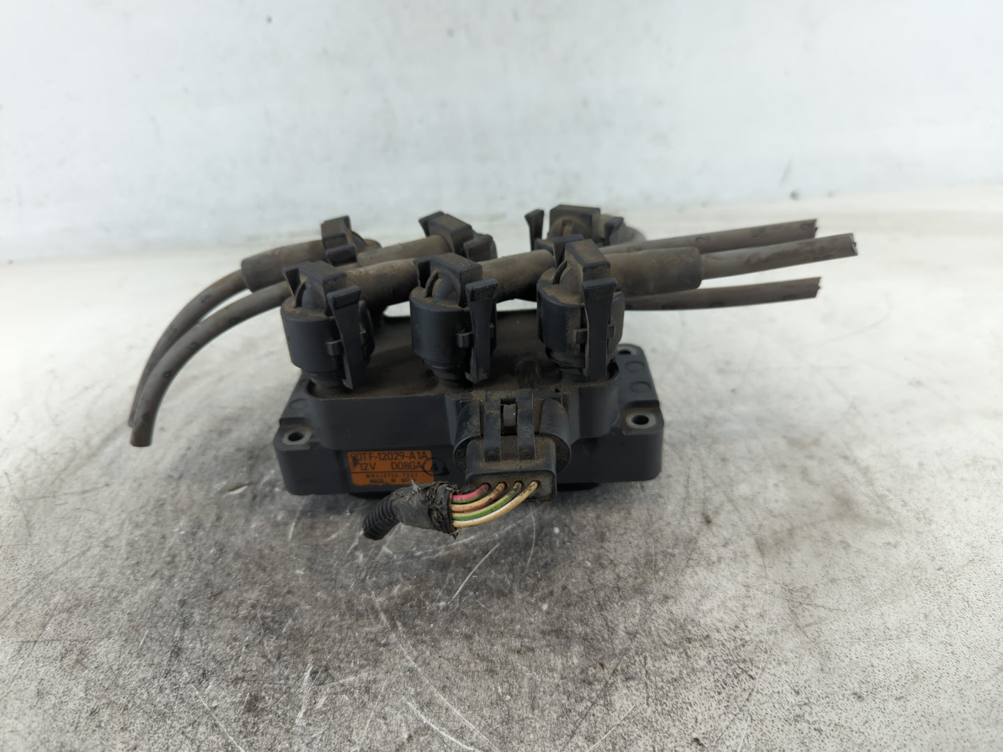 2010 Ford Mustang Ignition coil 696551 - Oemusedautoparts1.com