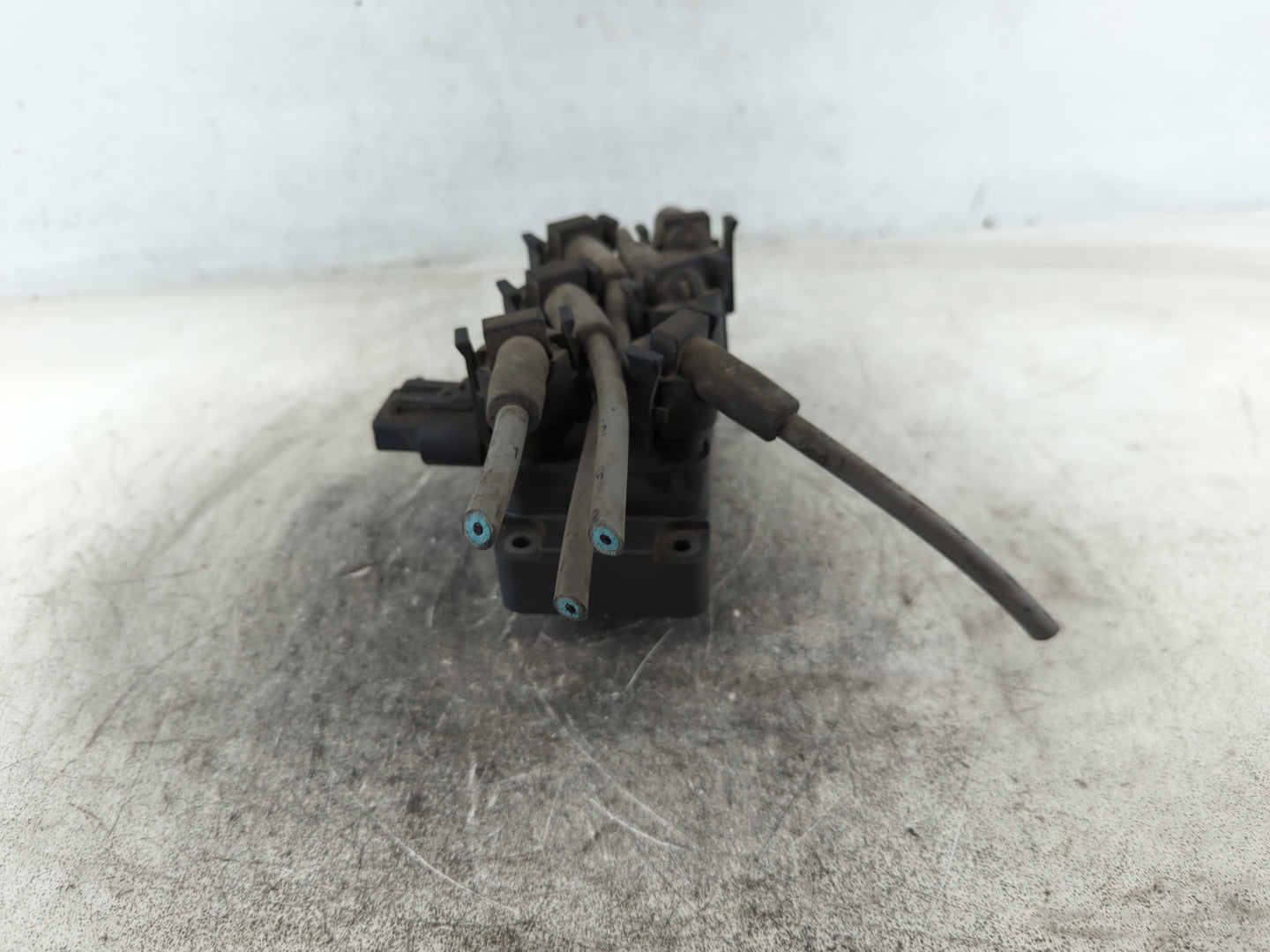 2010 Ford Mustang Ignition coil 696551 - Oemusedautoparts1.com
