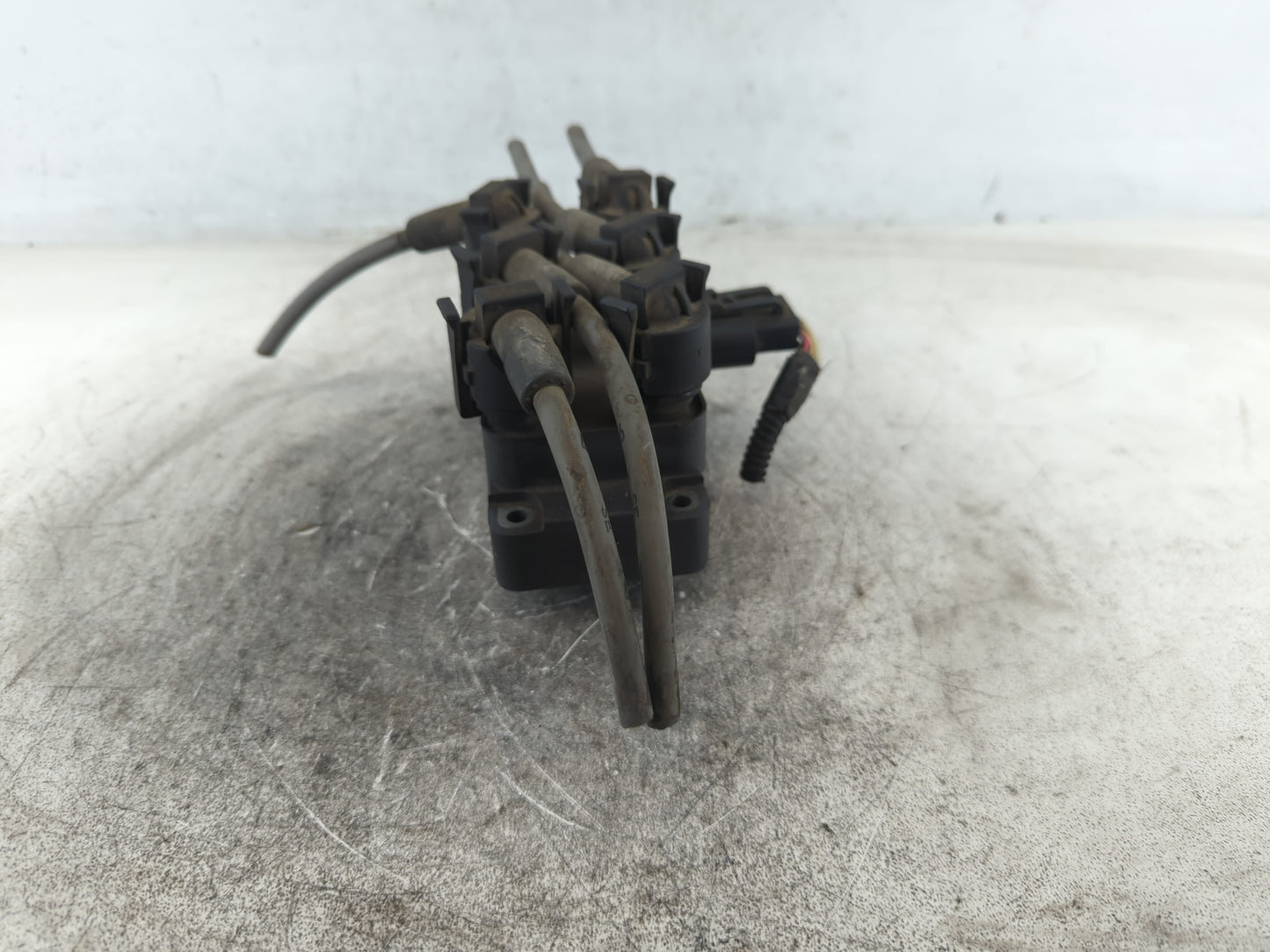 2010 Ford Mustang Ignition coil 696551 - Oemusedautoparts1.com