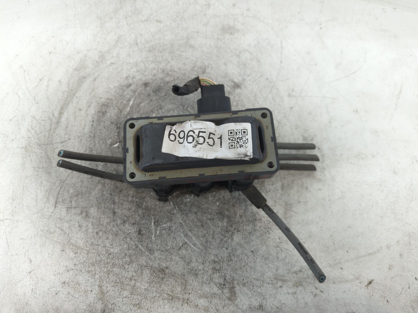 2010 Ford Mustang Ignition coil 696551 - Oemusedautoparts1.com