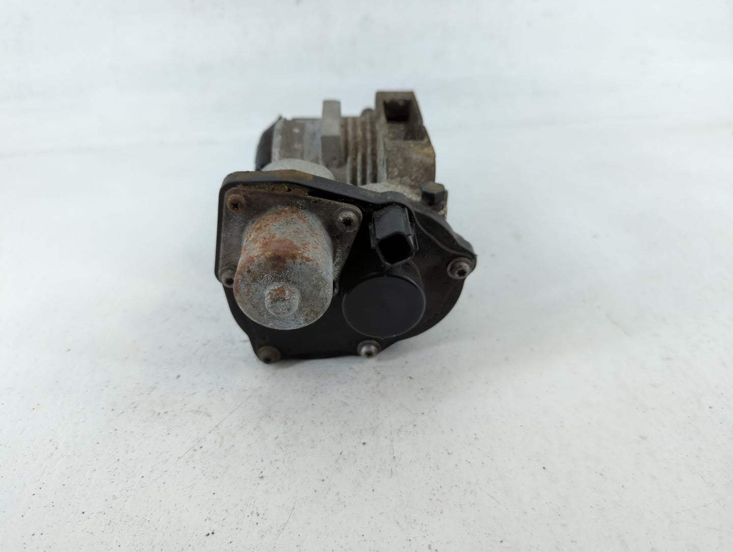 2006-2010 Ford Mustang Throttle Body P/N:041808 2 EE01A 9W7E-AA Fits OEM Used Auto Parts - Oemusedautoparts1.com
