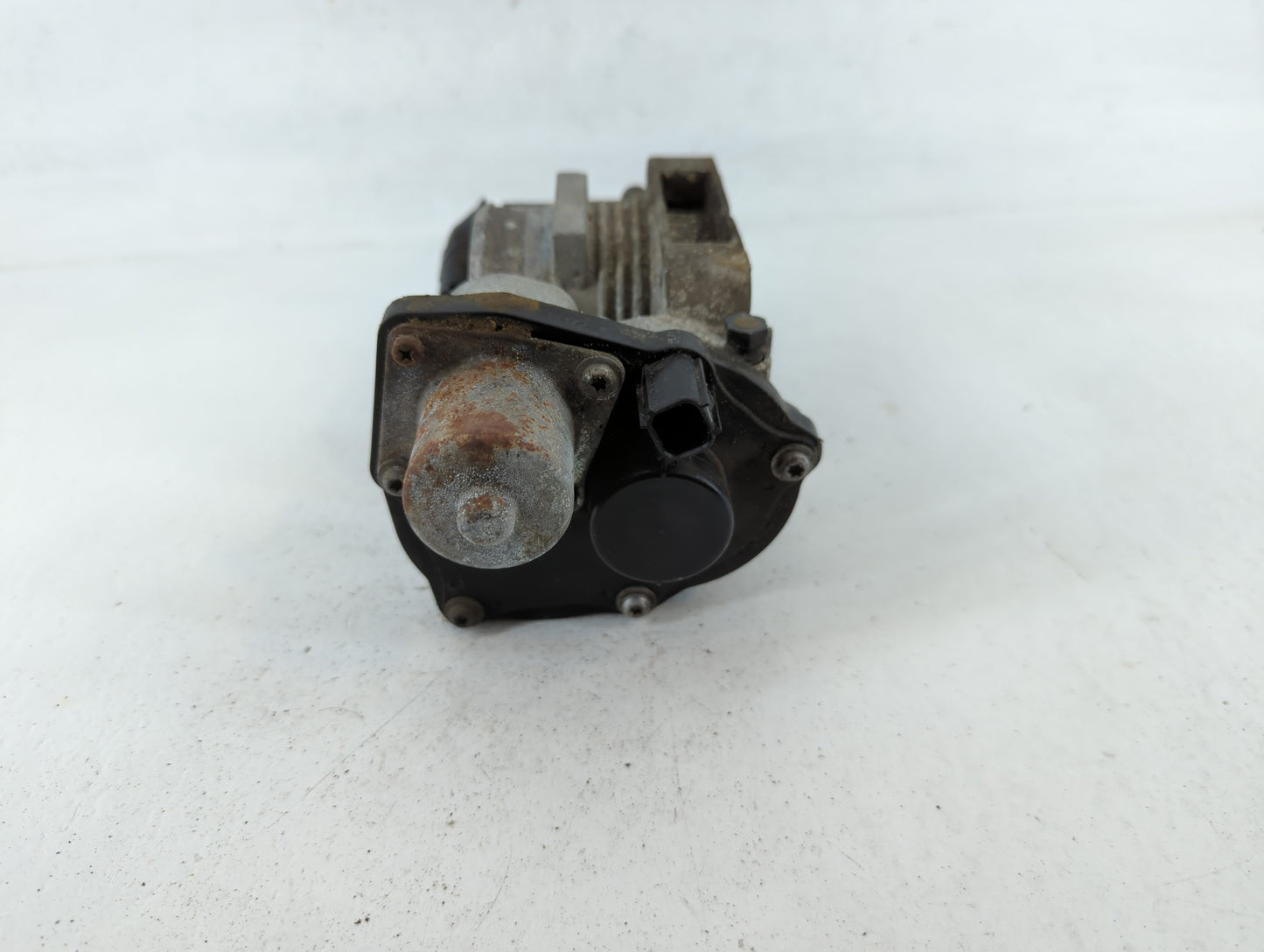 2006-2010 Ford Mustang Throttle Body P/N:041808 2 EE01A 9W7E-AA Fits OEM Used Auto Parts - Oemusedautoparts1.com