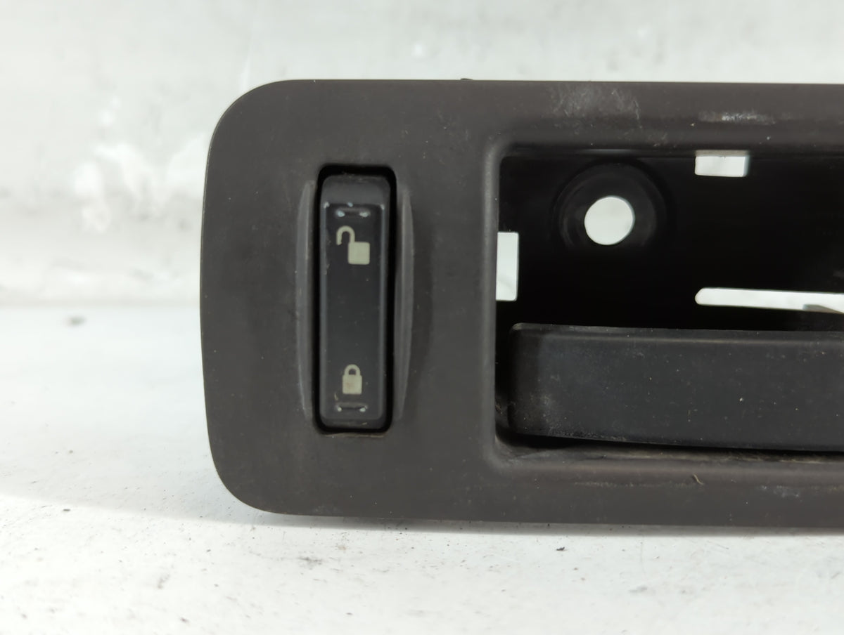 2010 Ford Mustang Passenger Side Front Inside Door Handle Oem Black - Oemusedautoparts1.com