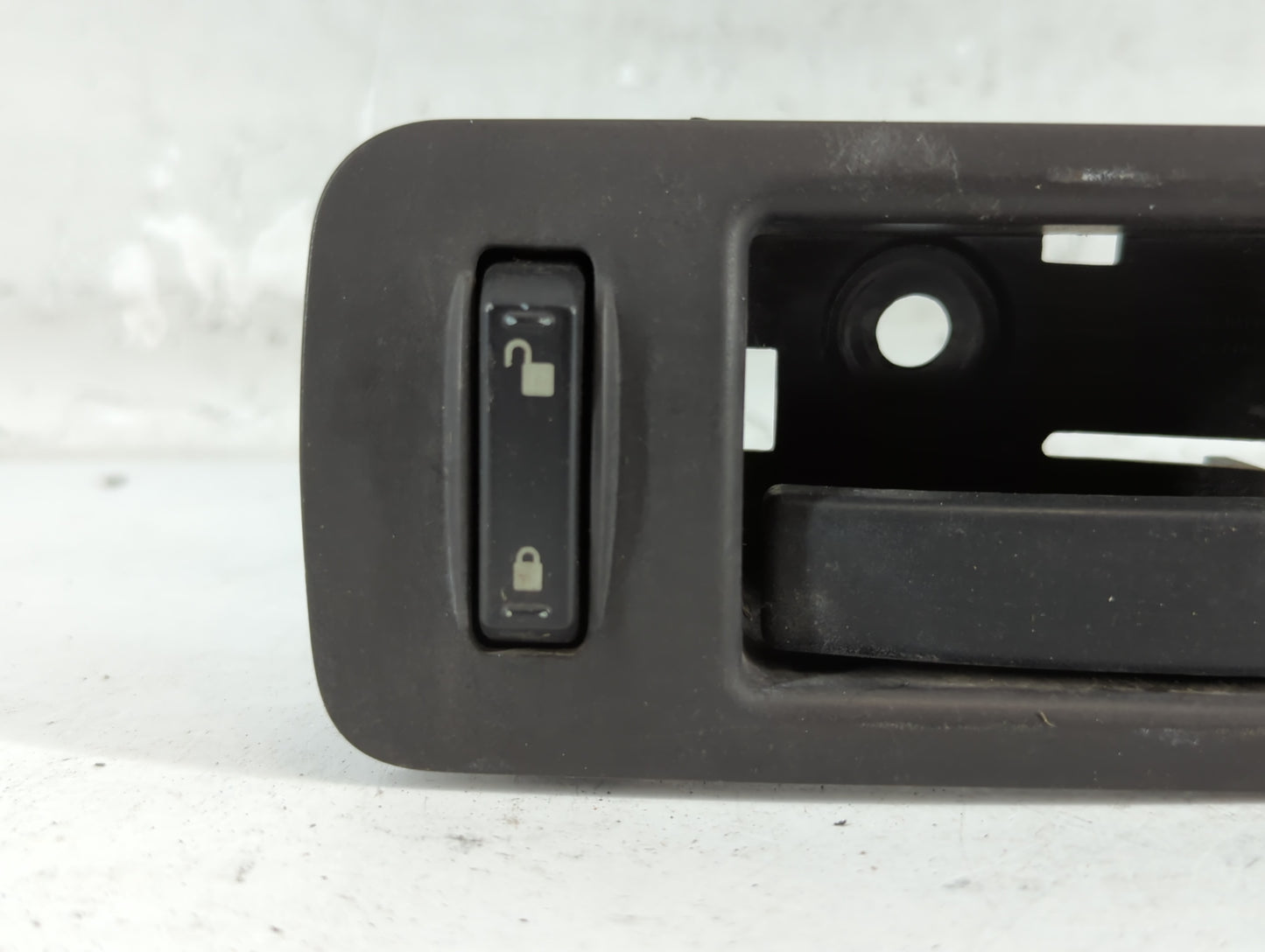 2010 Ford Mustang Passenger Side Front Inside Door Handle Oem Black - Oemusedautoparts1.com