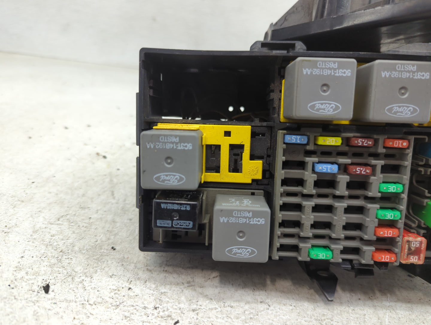 2007-2011 Ford Ranger Fusebox Fuse Box Panel Relay Module P/N:2L5T-14A075-AA Fits Fits 2007 2008 2009 2010 2011 OEM Used Aut