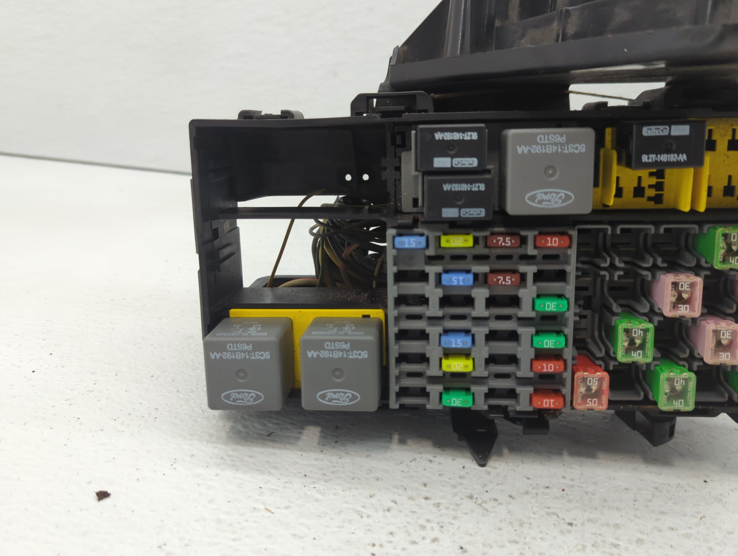 2007-2011 Ford Ranger Fusebox Fuse Box Panel Relay Module P/N:2L5T-14A075-AA 7L5T-14A254-AA Fits Fits 2007 2008 2009 2010 20