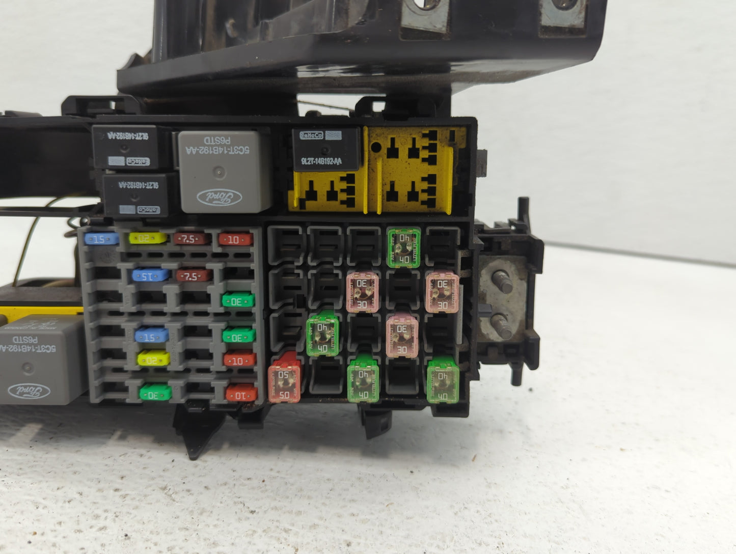 2007-2011 Ford Ranger Fusebox Fuse Box Panel Relay Module P/N:2L5T-14A075-AA 7L5T-14A254-AA Fits Fits 2007 2008 2009 2010 20
