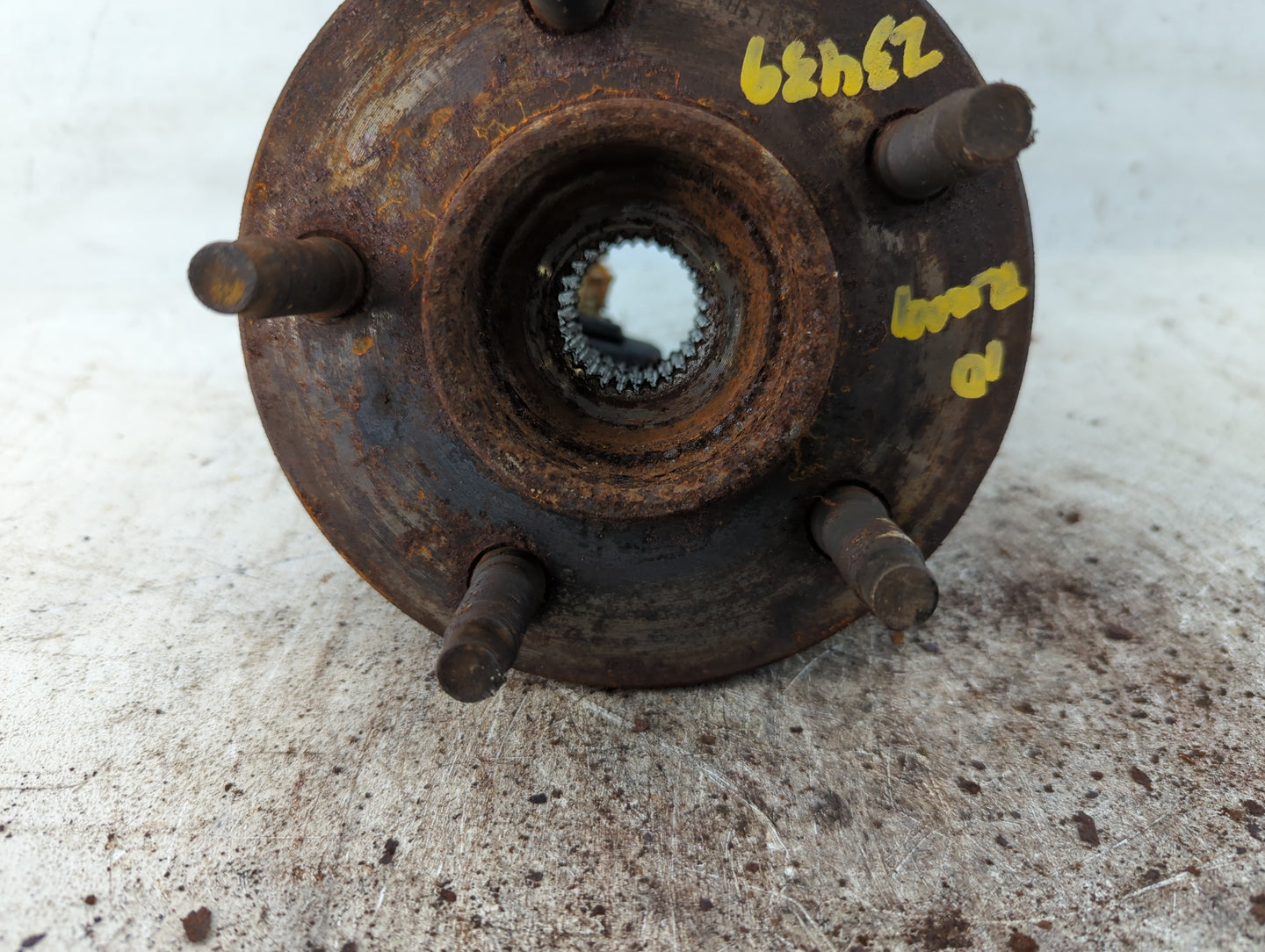 2010-2011 Ford Ranger Driver Front Wheel Hub Oem - Oemusedautoparts1.com