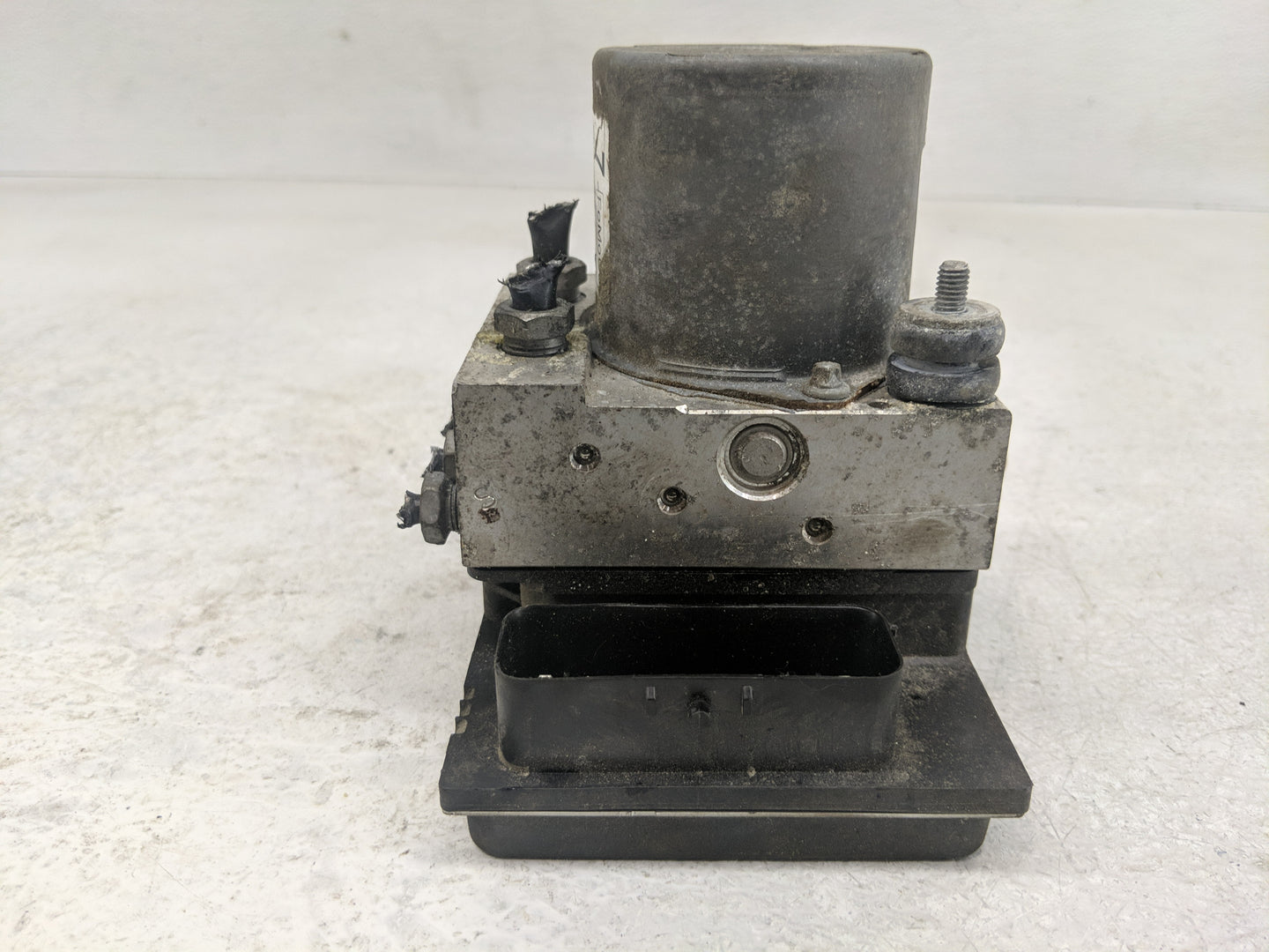 2010-2012 Ford Taurus ABS Pump Control Module Replacement Fits Fits 2010 2011 2012 OEM Used Auto Parts - Oemusedautoparts1.c