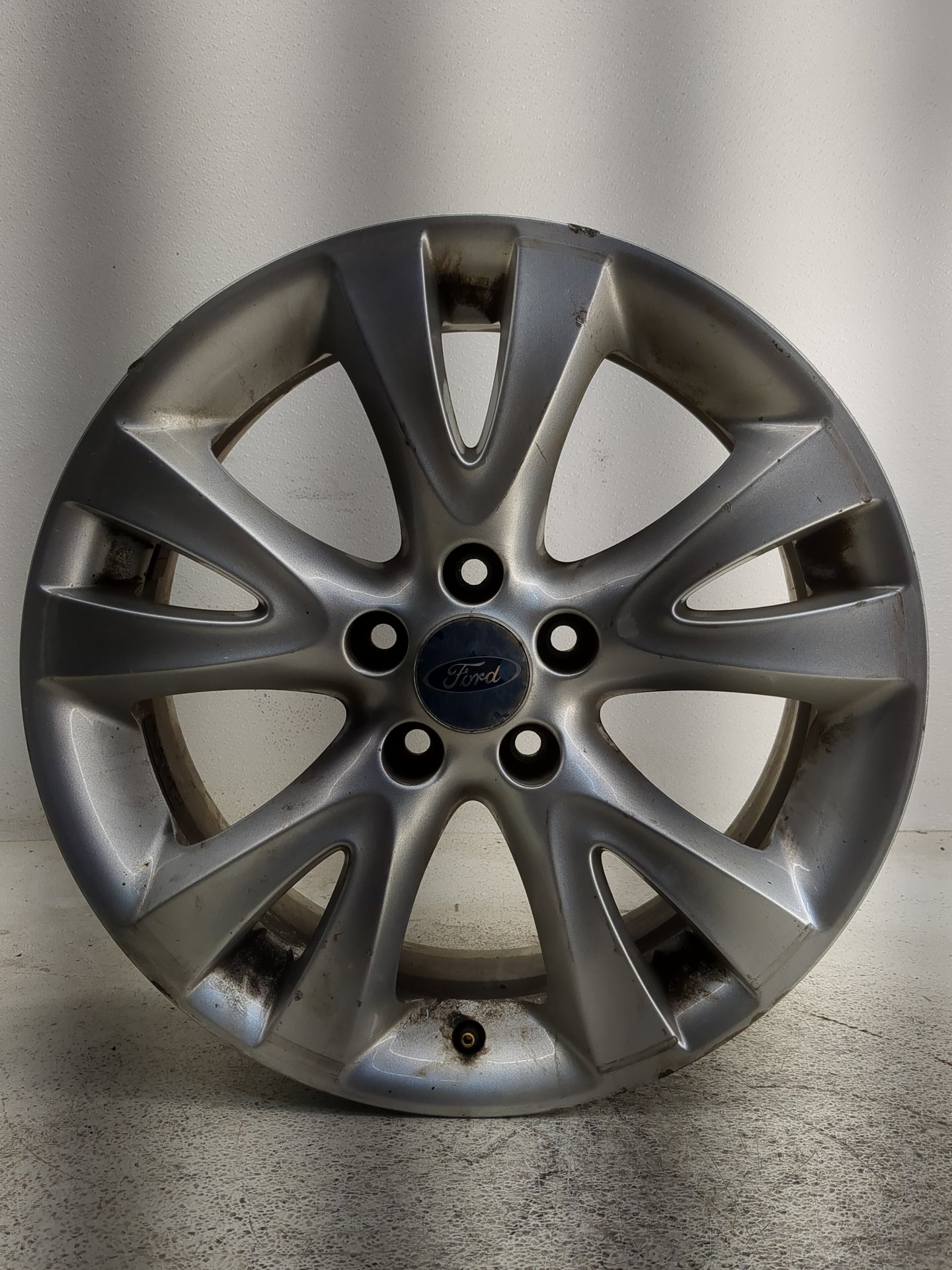 2010-2012 Ford Taurus Oem Wheel Rim - Oemusedautoparts1.com
