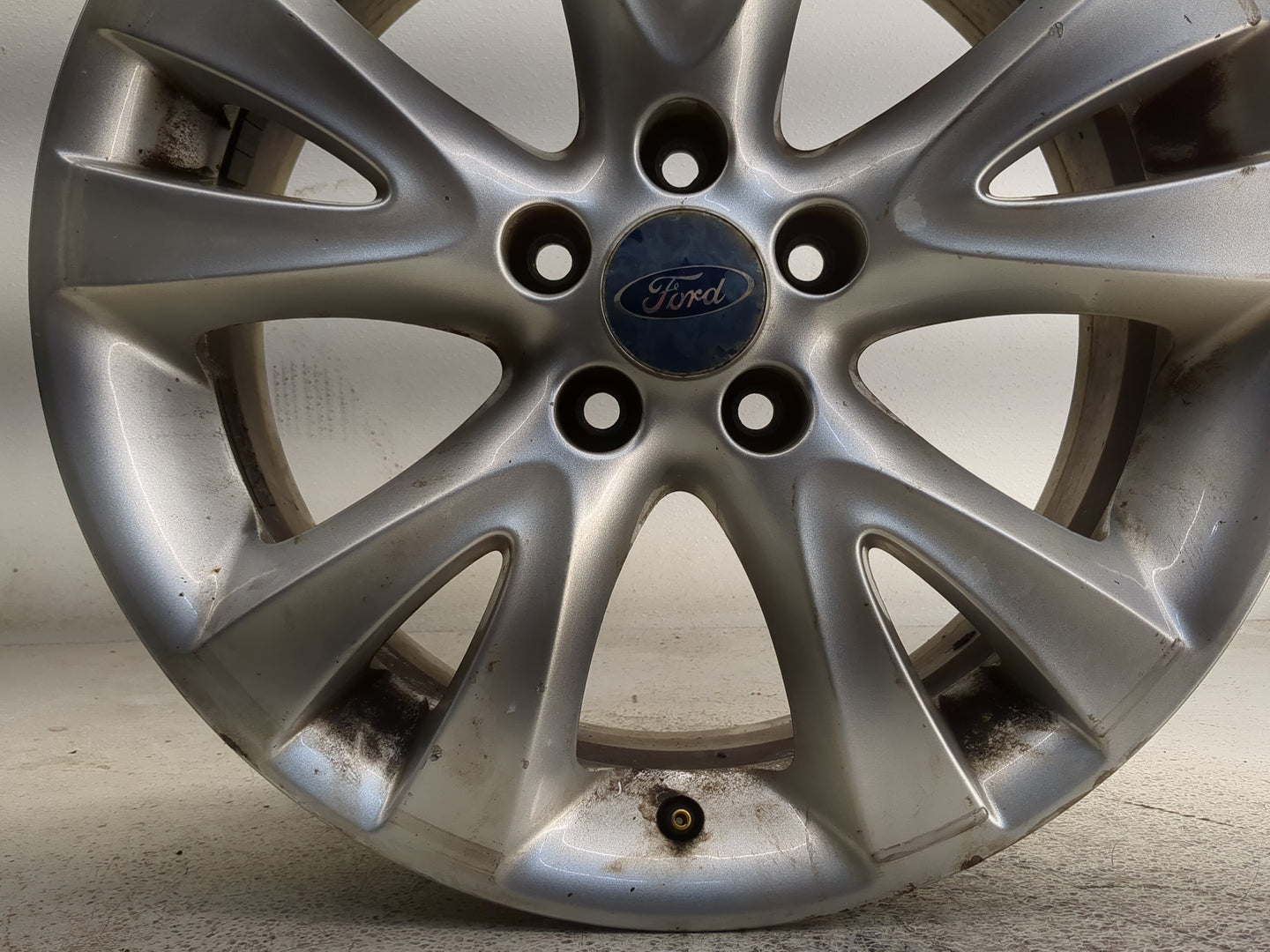 2010-2012 Ford Taurus Oem Wheel Rim - Oemusedautoparts1.com