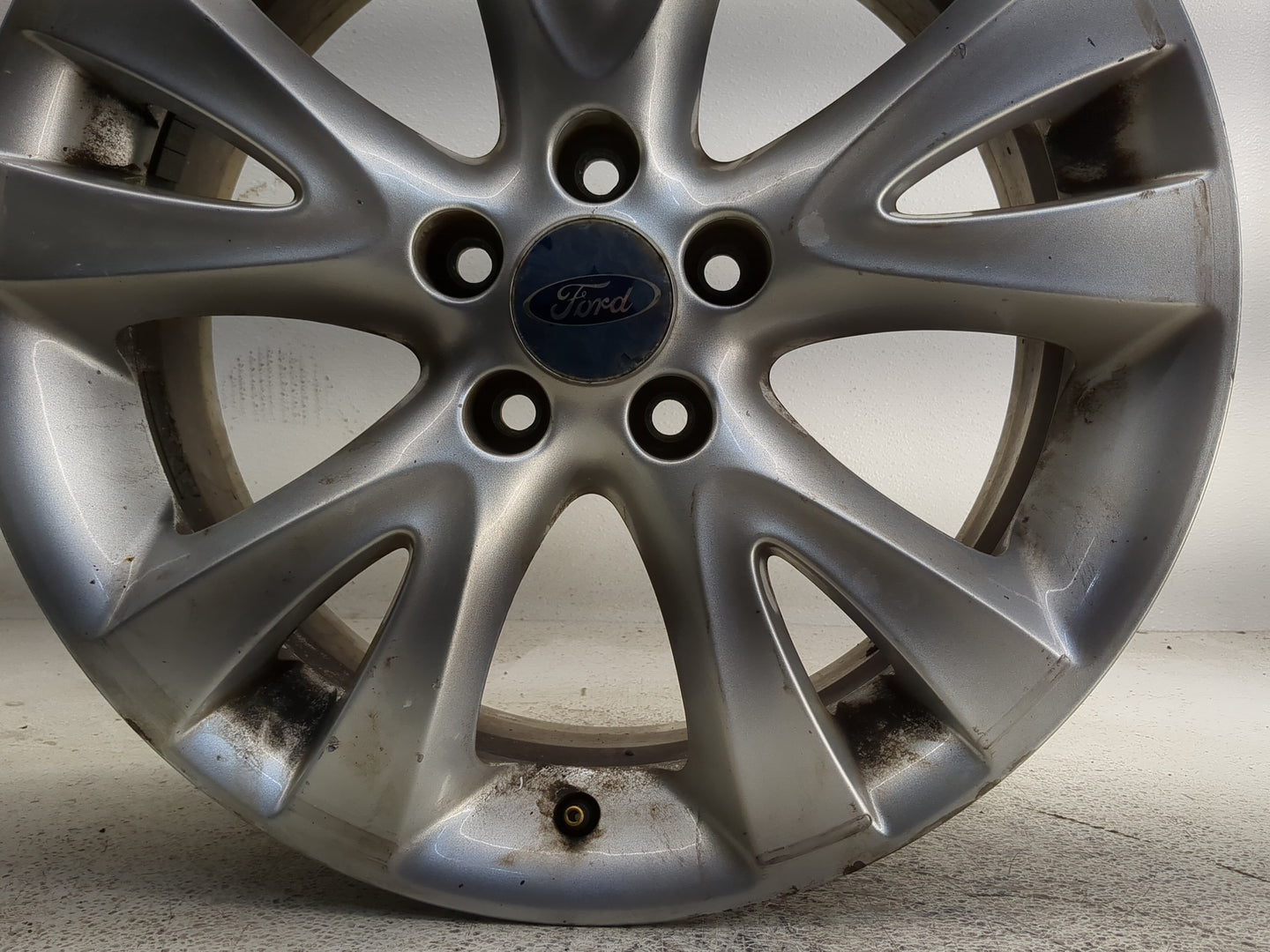 2010-2012 Ford Taurus Oem Wheel Rim - Oemusedautoparts1.com