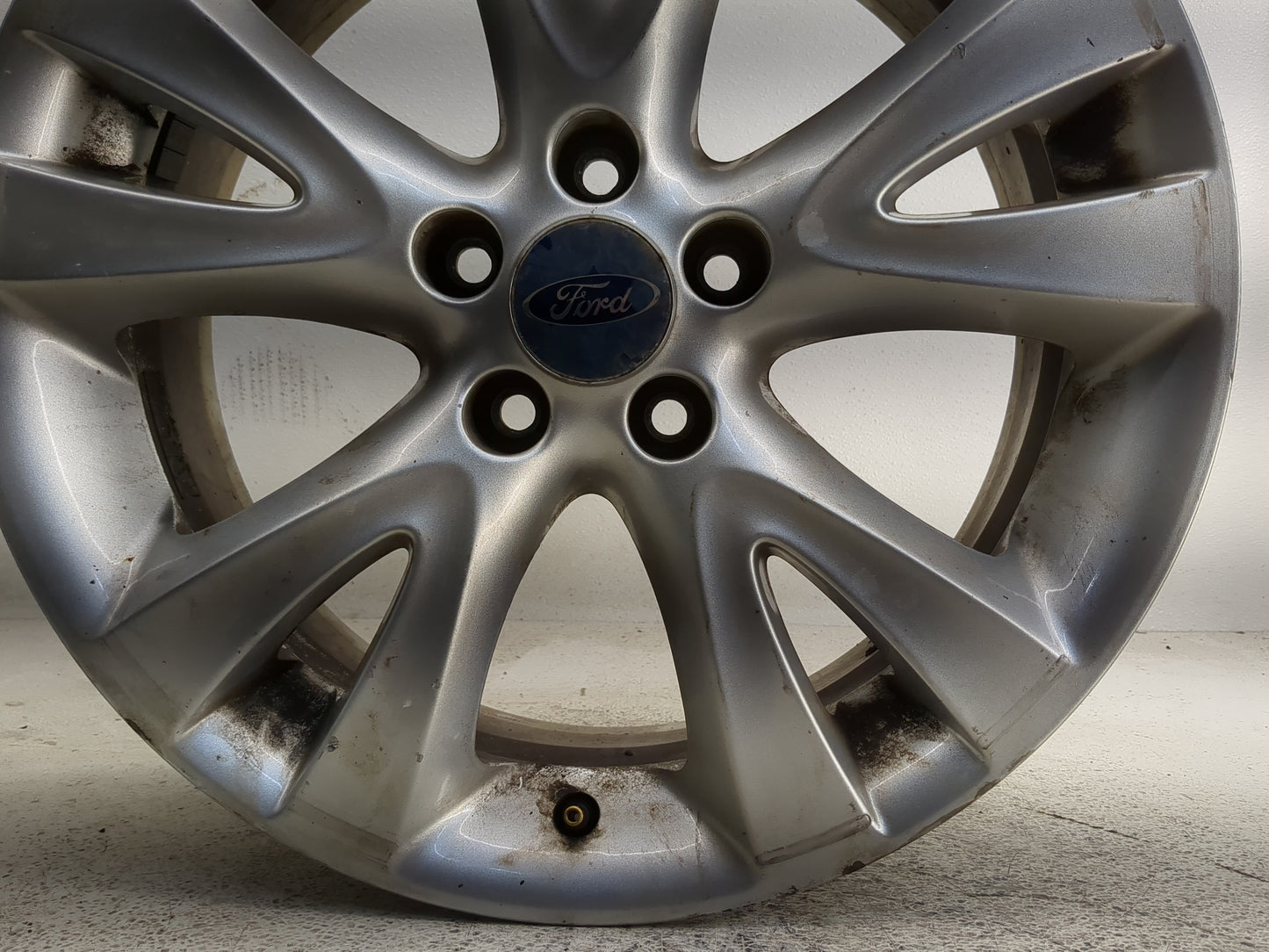 2010-2012 Ford Taurus Oem Wheel Rim - Oemusedautoparts1.com