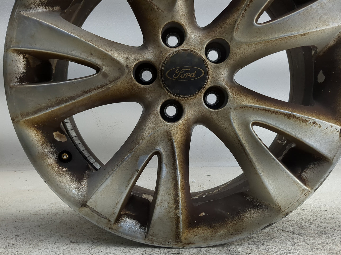 2010-2012 Ford Taurus Oem Wheel Rim 1351833 - Oemusedautoparts1.com