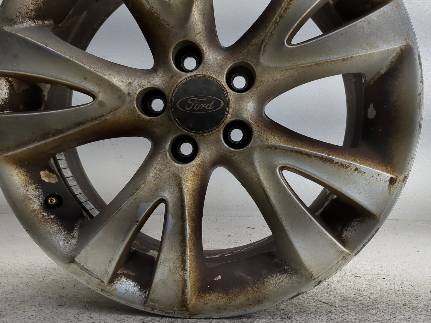 2010-2012 Ford Taurus Oem Wheel Rim 1351833 - Oemusedautoparts1.com