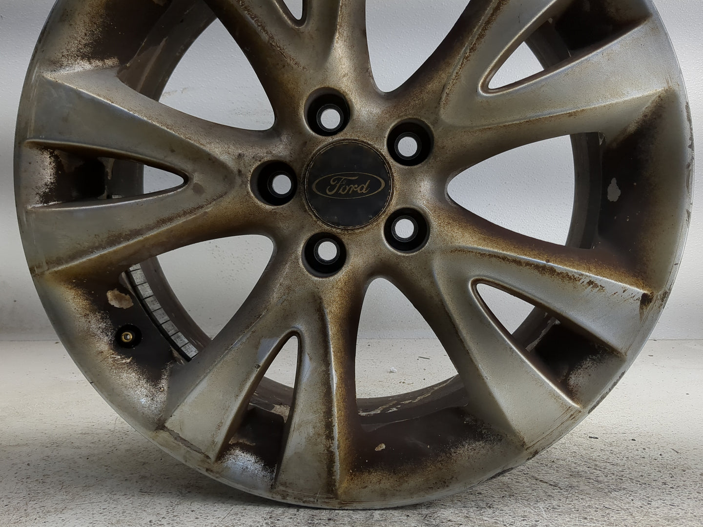2010-2012 Ford Taurus Oem Wheel Rim 1351833 - Oemusedautoparts1.com