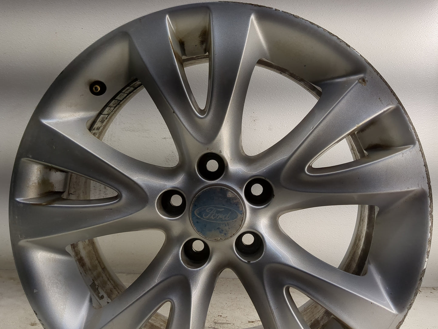 2010-2012 Ford Taurus Oem Wheel Rim 1351834 - Oemusedautoparts1.com