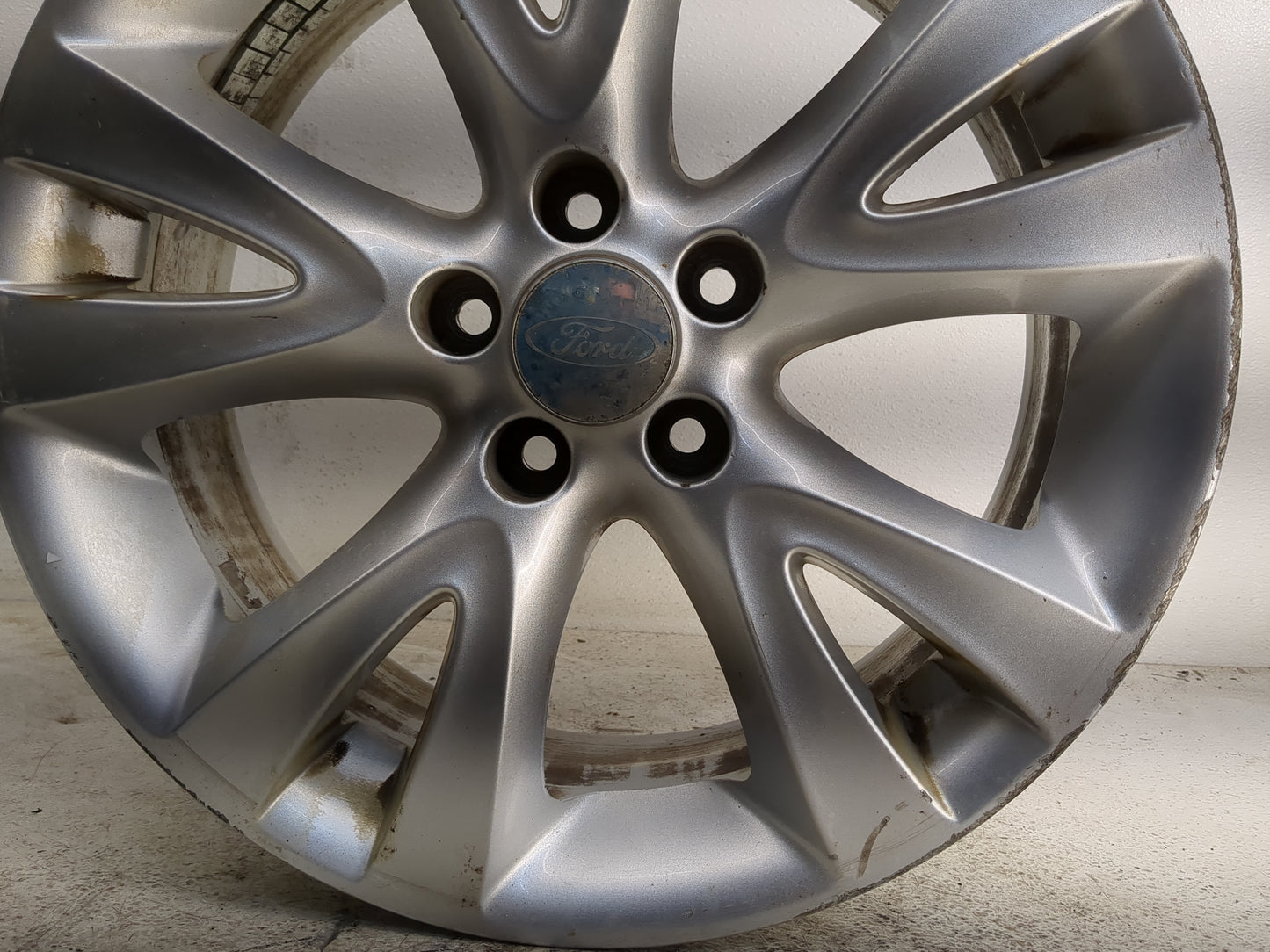 2010-2012 Ford Taurus Oem Wheel Rim 1351834 - Oemusedautoparts1.com