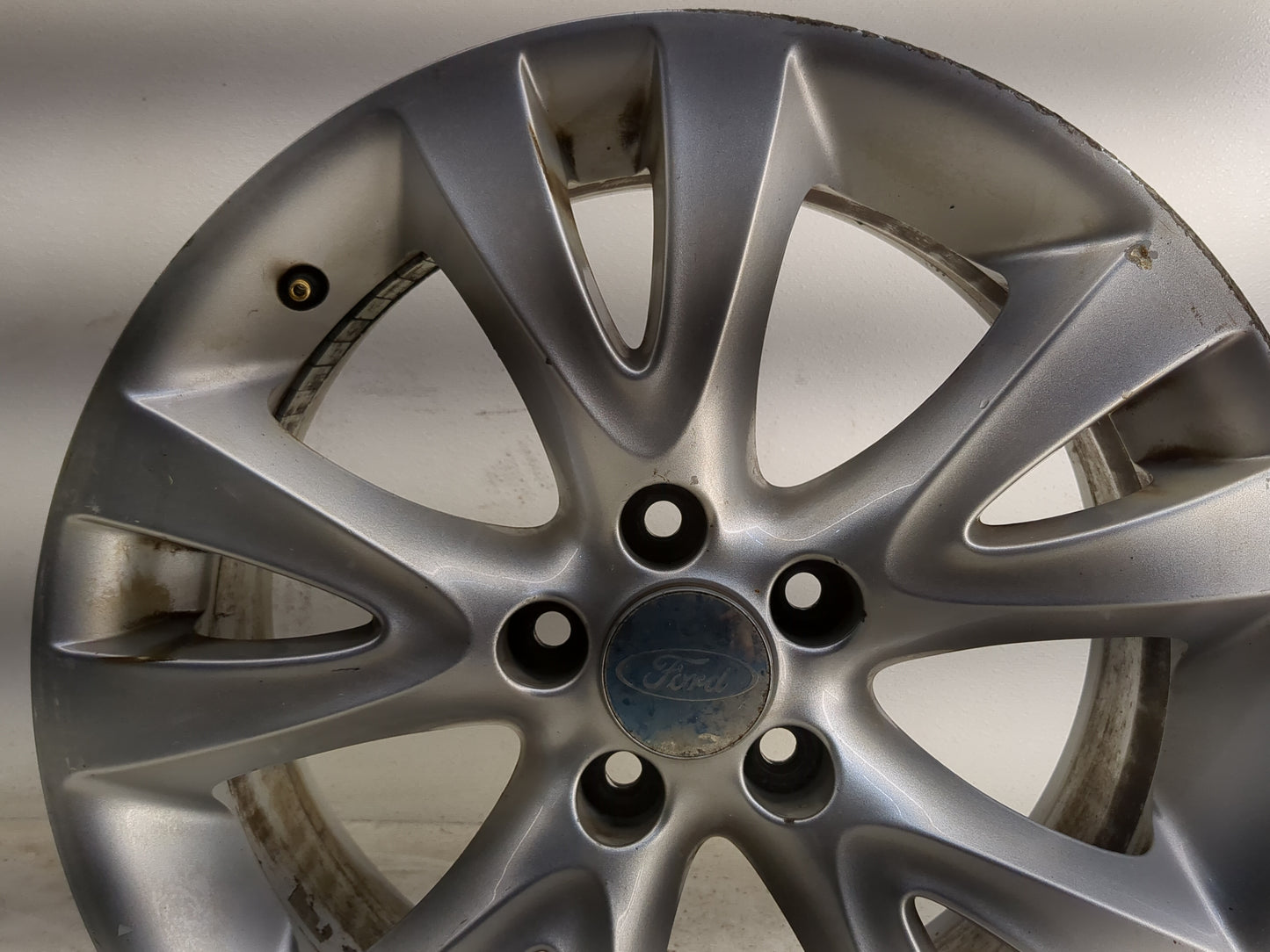2010-2012 Ford Taurus Oem Wheel Rim 1351834 - Oemusedautoparts1.com