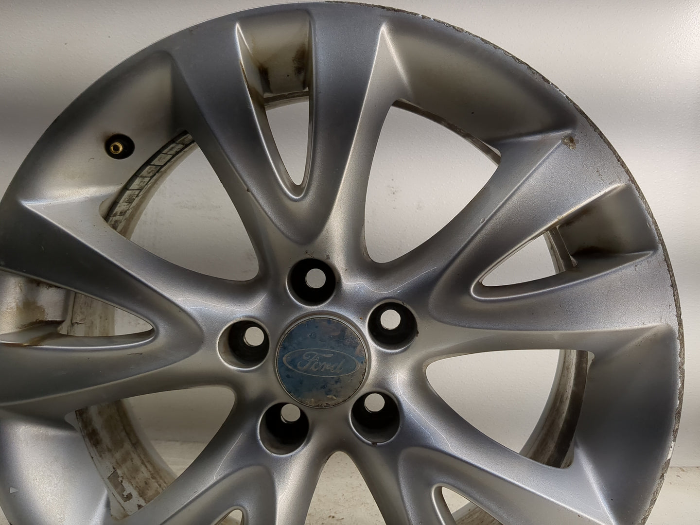 2010-2012 Ford Taurus Oem Wheel Rim 1351834 - Oemusedautoparts1.com