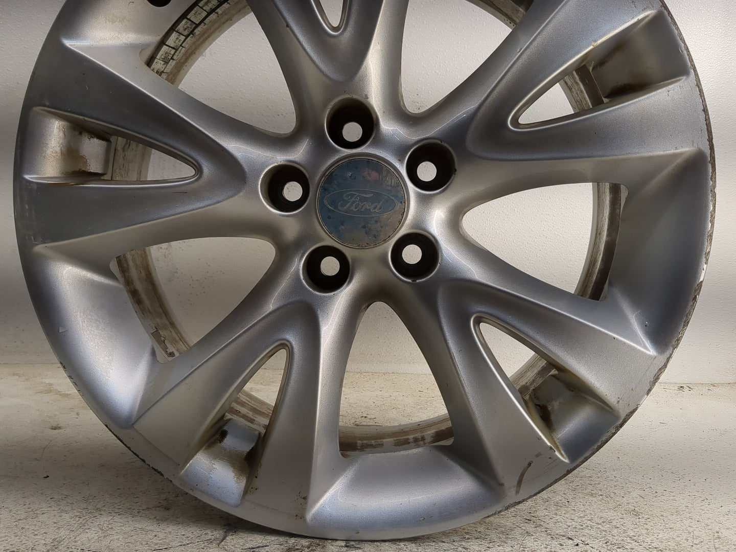 2010-2012 Ford Taurus Oem Wheel Rim 1351834 - Oemusedautoparts1.com