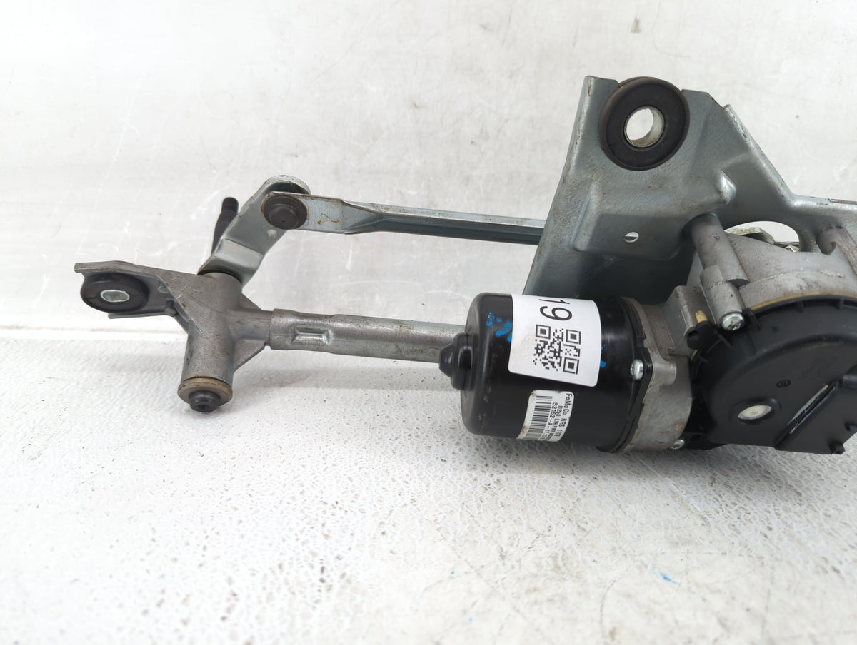 2008-2012 Ford Taurus Front Windshield Wiper Motor P/N:W000029156 Fits Fits 2008 2009 2010 2011 2012 OEM Used Auto Parts - O