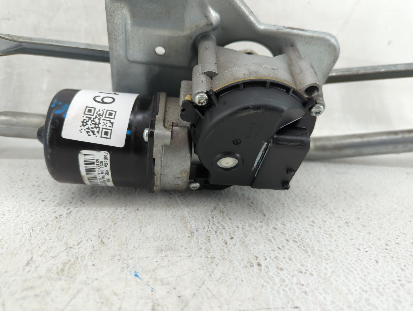2008-2012 Ford Taurus Front Windshield Wiper Motor P/N:W000029156 Fits Fits 2008 2009 2010 2011 2012 OEM Used Auto Parts - O
