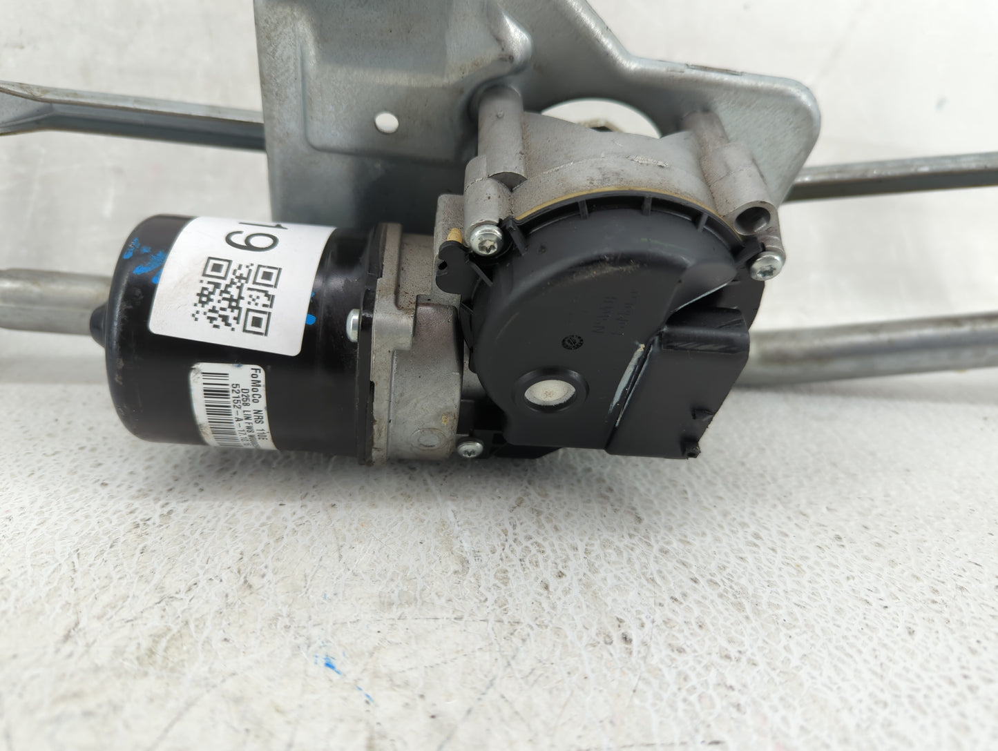 2008-2012 Ford Taurus Front Windshield Wiper Motor P/N:W000029156 Fits Fits 2008 2009 2010 2011 2012 OEM Used Auto Parts - O
