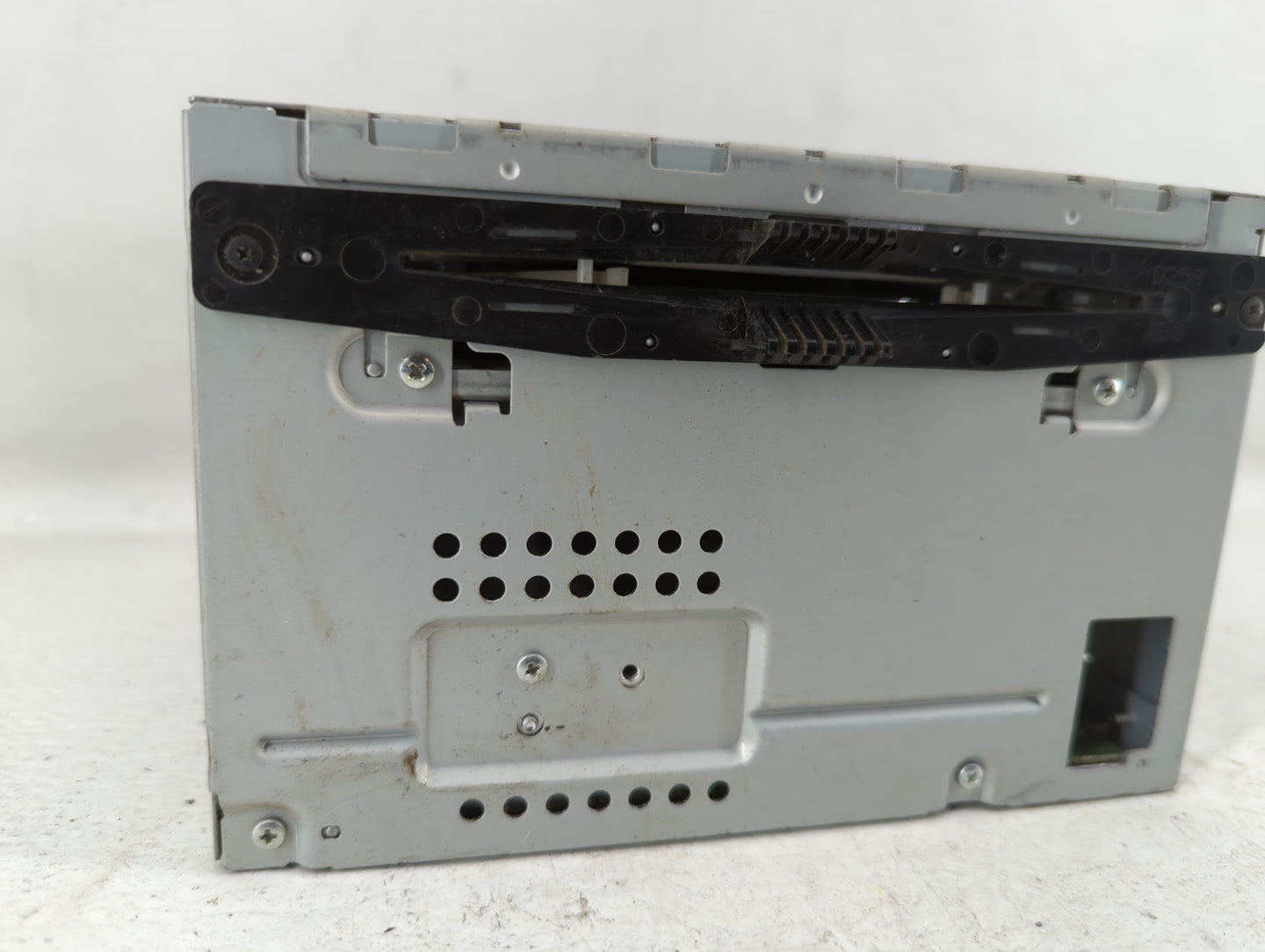 2010-2010 Ford Taurus Am Fm Cd Player Radio Receiver - Oemusedautoparts1.com
