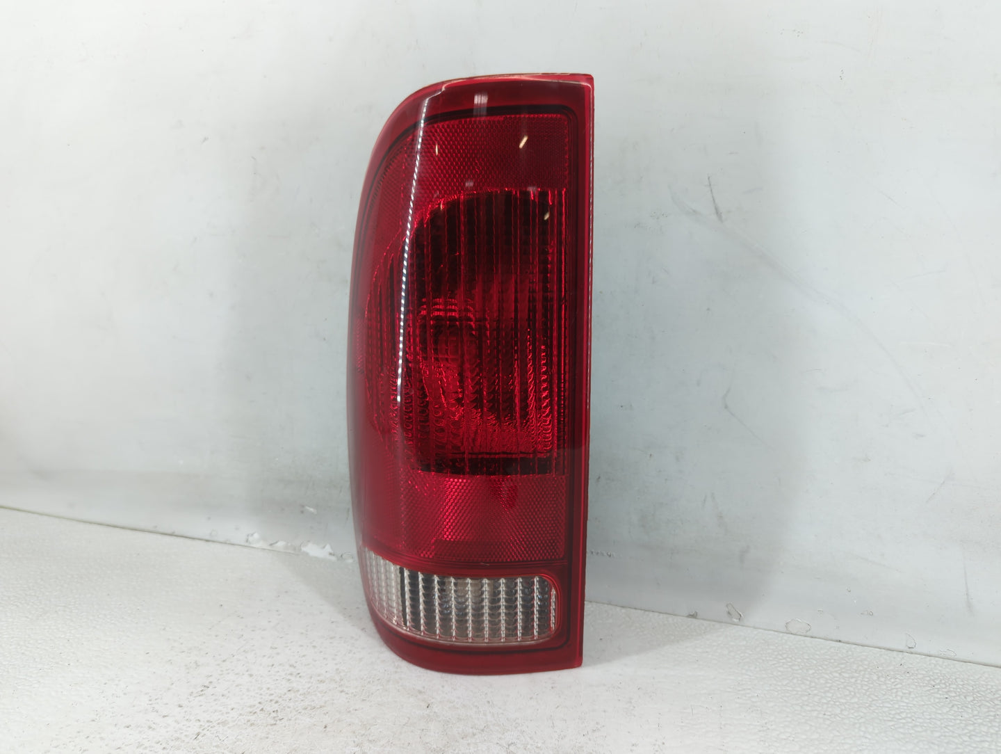 2010-2012 Ford Taurus Tail Light Assembly Driver Left OEM P/N:DG13-13B505-AR AG13-13405, AG13-13B505-A Fits Fits 2010 2011 2