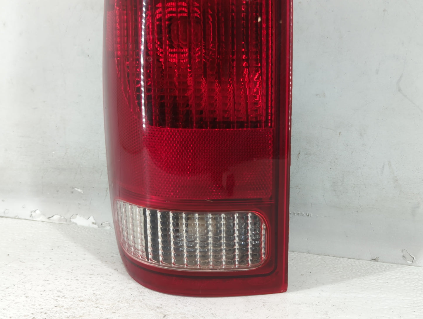 2010-2012 Ford Taurus Tail Light Assembly Driver Left OEM P/N:DG13-13B505-AR AG13-13405, AG13-13B505-A Fits Fits 2010 2011 2