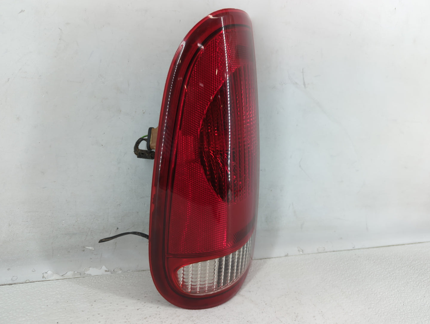 2010-2012 Ford Taurus Tail Light Assembly Driver Left OEM P/N:DG13-13B505-AR AG13-13405, AG13-13B505-A Fits Fits 2010 2011 2