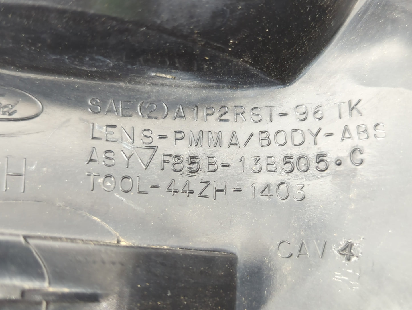 2010-2012 Ford Taurus Tail Light Assembly Driver Left OEM P/N:DG13-13B505-AR AG13-13405, AG13-13B505-A Fits Fits 2010 2011 2