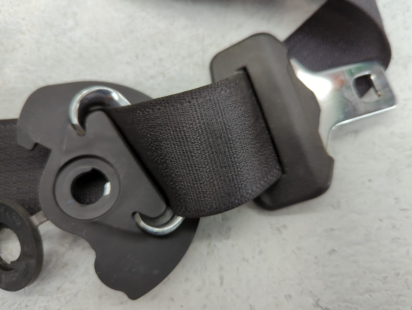 2010-2010 Ford Taurus Passenger Right Seat Belt Front Retractor - Oemusedautoparts1.com