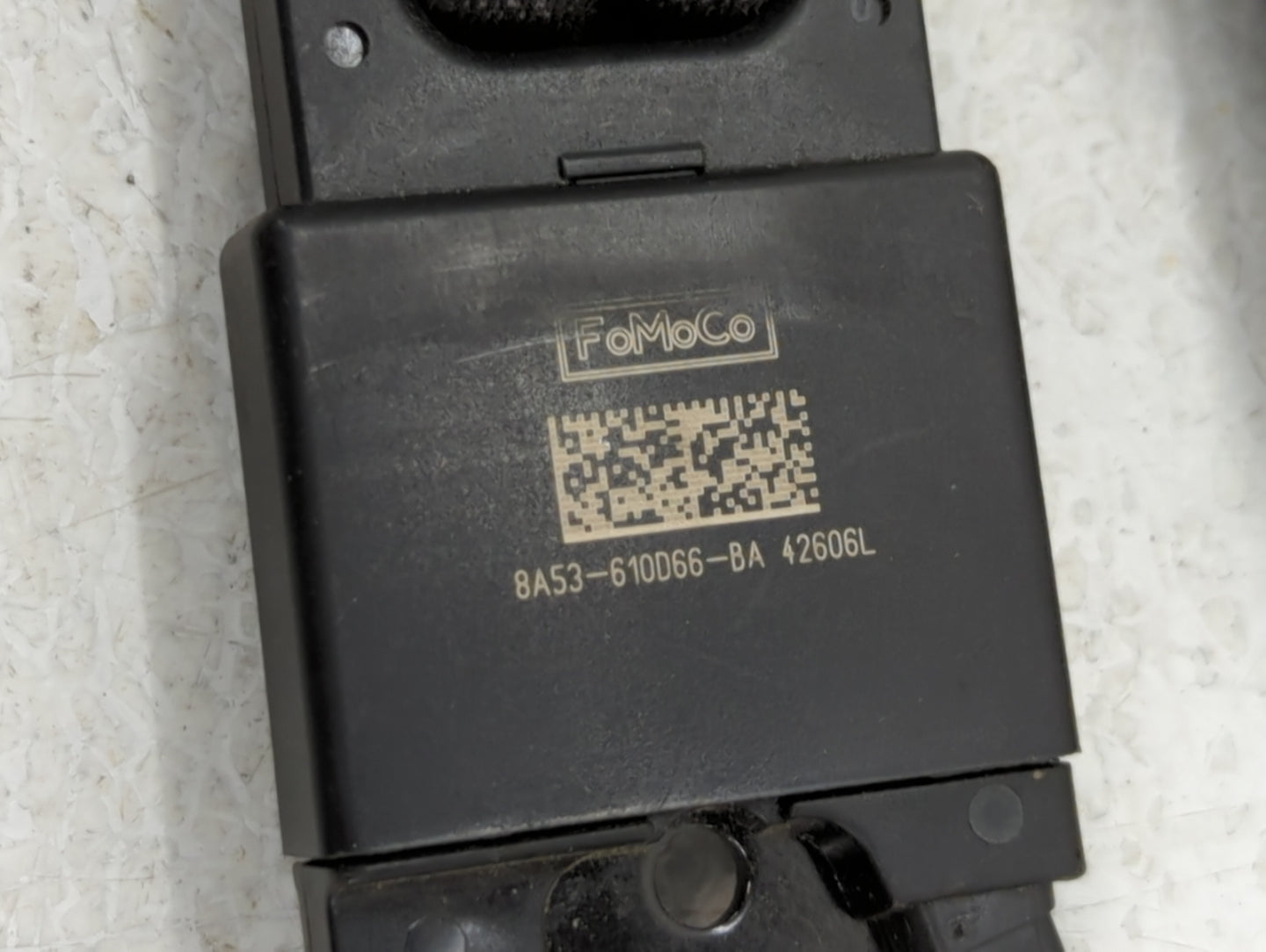 2010-2010 Ford Taurus Passenger Right Seat Belt Front Retractor - Oemusedautoparts1.com
