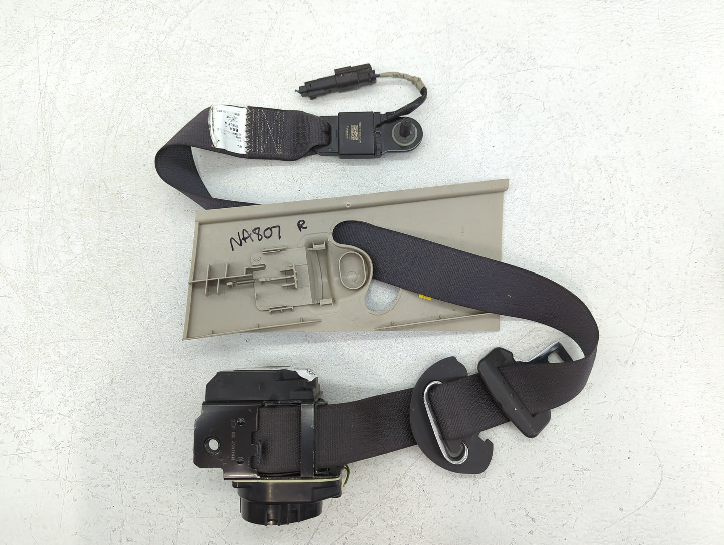 2010-2010 Ford Taurus Passenger Right Seat Belt Front Retractor - Oemusedautoparts1.com