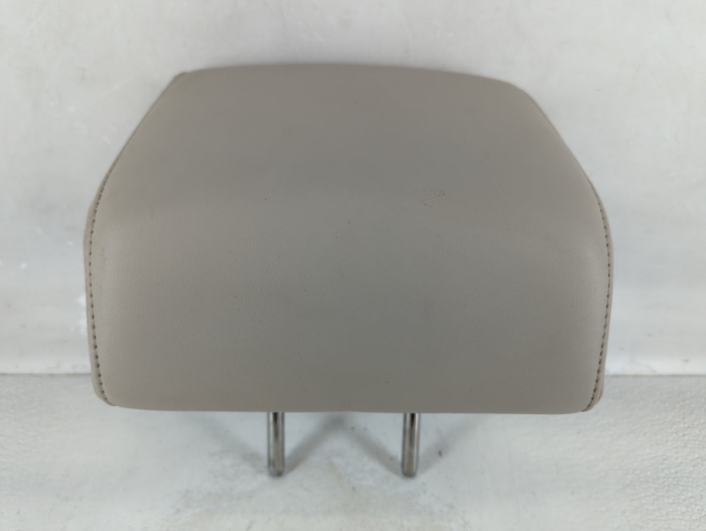 2010-2012 Ford Taurus Headrest Head Rest Rear Center Seat Fits Fits 2010 2011 2012 OEM Used Auto Parts - Oemusedautoparts1.c