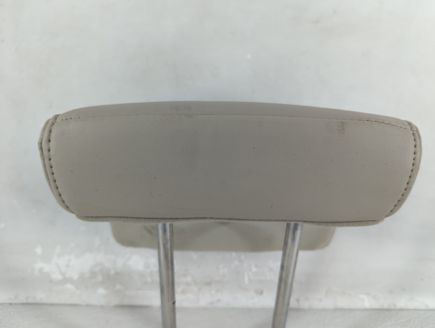 2010-2012 Ford Taurus Headrest Head Rest Rear Center Seat Fits Fits 2010 2011 2012 OEM Used Auto Parts - Oemusedautoparts1.c