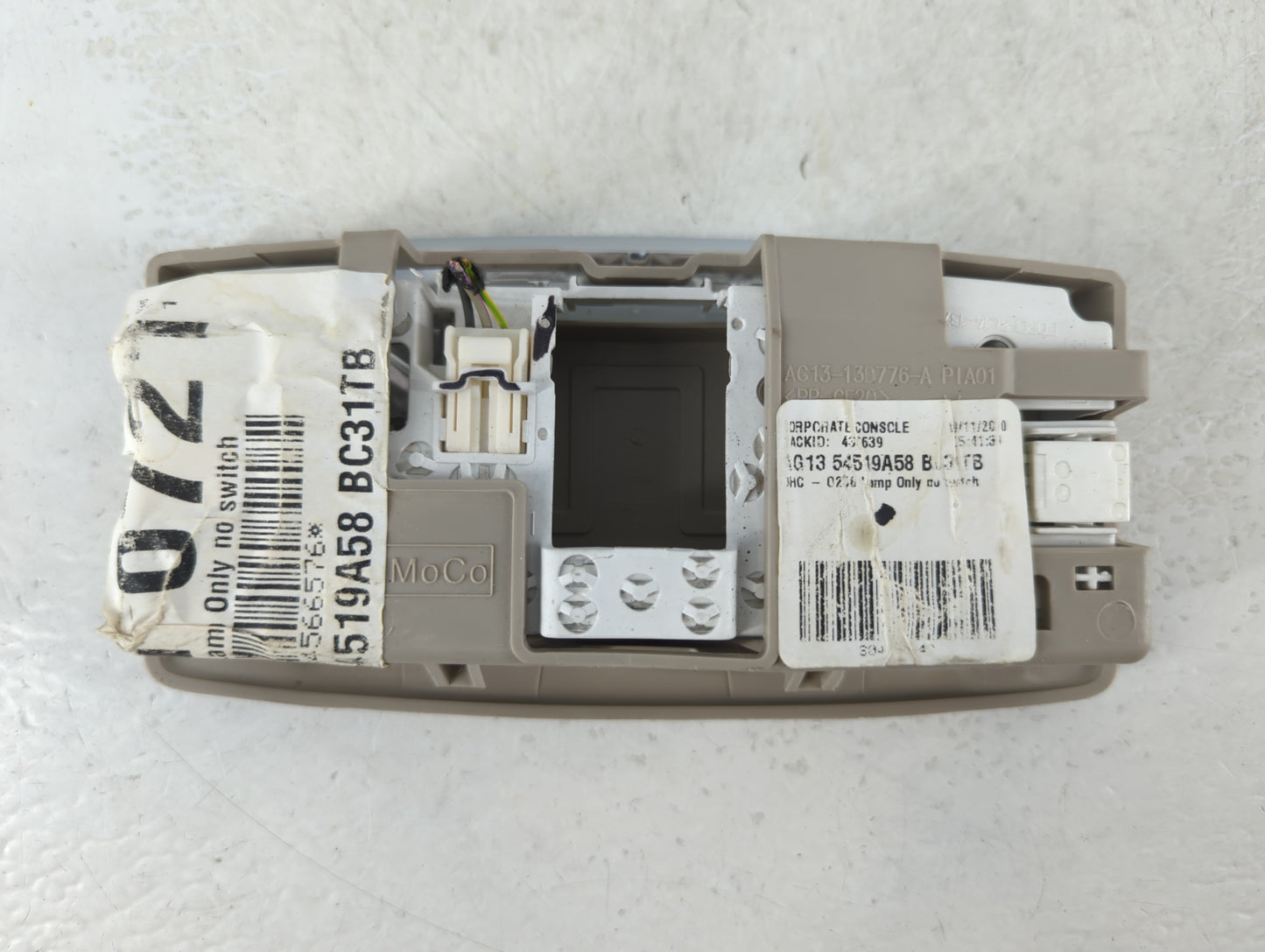 2010-2012 Ford Taurus Overhead Roof Console Interior Dome Light - Oemusedautoparts1.com