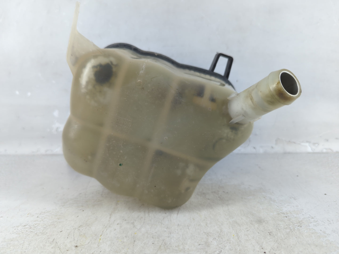 2008-2011 Ford Taurus Radiator Coolant Overflow Expansion Tank Bottle 914422 - Oemusedautoparts1.com
